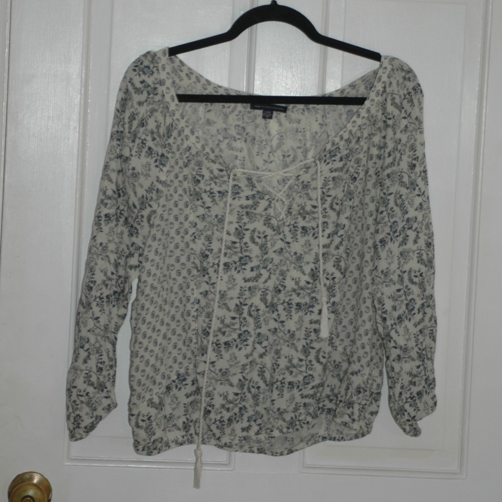 Very cute tie up American Eagle shirt
